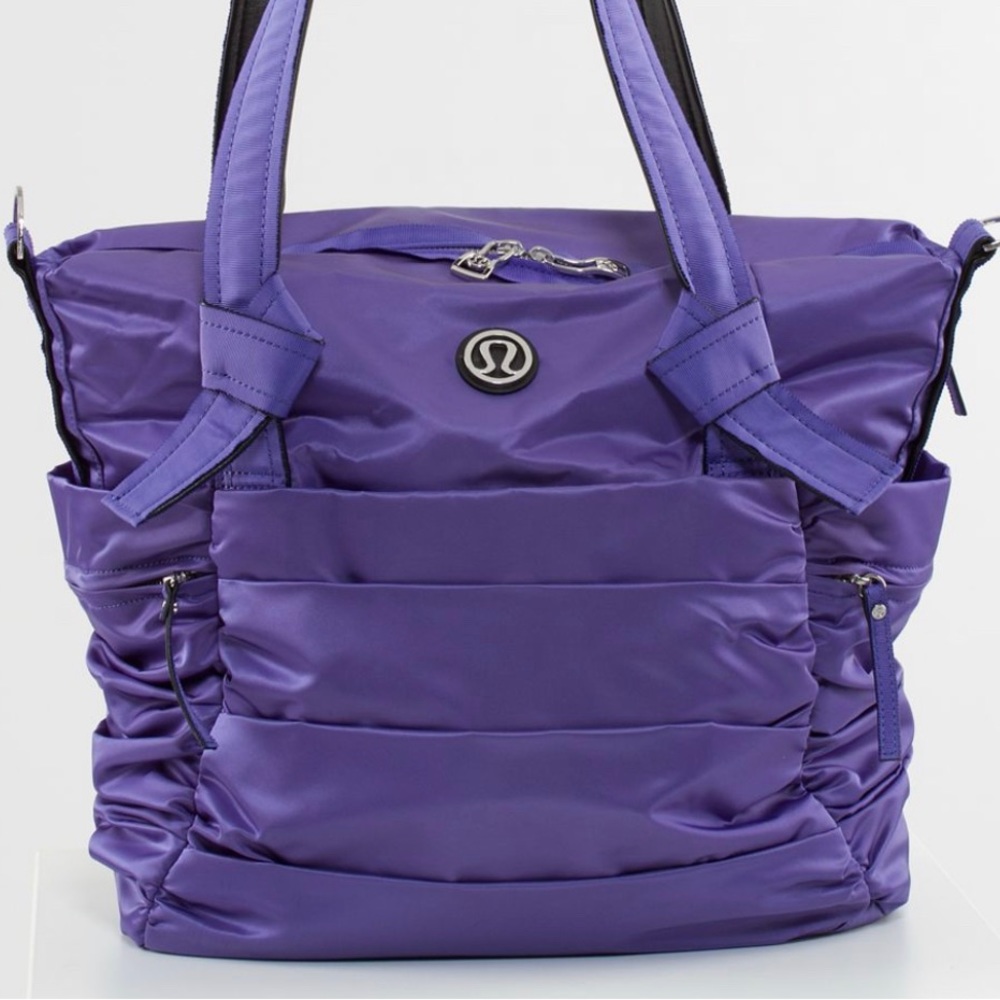 LULULEMON TRUIMPHANT TOTE IN PERSIAN PURPLE